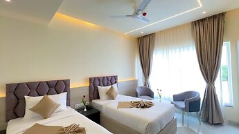 TOWN SQUARE SUITES