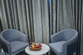 TOWN SQUARE SUITES