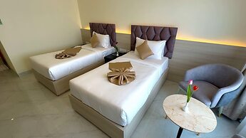 TOWN SQUARE SUITES