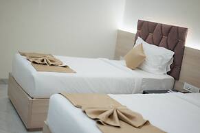 TOWN SQUARE SUITES