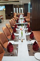 TOWN SQUARE SUITES
