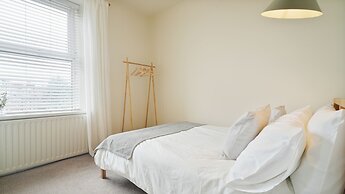 Crookes Gem with Garden & Alpacas Nearby