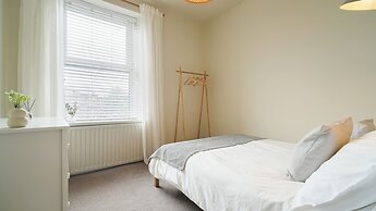 Crookes Gem with Garden & Alpacas Nearby