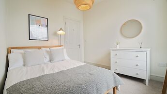 Crookes Gem with Garden & Alpacas Nearby