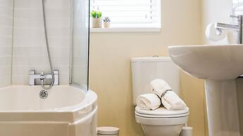 Crookes Gem with Garden & Alpacas Nearby