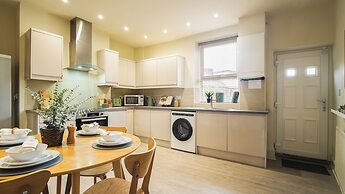 Crookes Gem with Garden & Alpacas Nearby