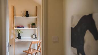 Crookes Gem with Garden & Alpacas Nearby