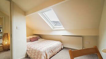 Crookes Gem with Garden & Alpacas Nearby