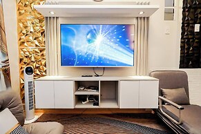 Sapphira Manor Luxurious Condo by the Bay