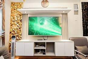 Sapphira Manor Luxurious Condo by the Bay