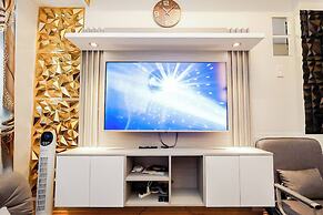Sapphira Manor Luxurious Condo by the Bay