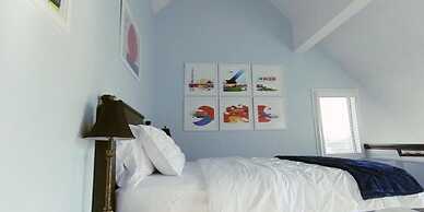 Artistic Hillside Loft