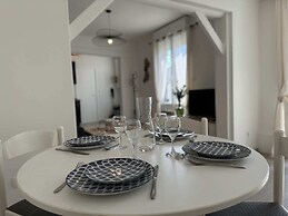 House in Le Mans With Private Courtyard