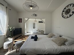 House in Le Mans With Private Courtyard