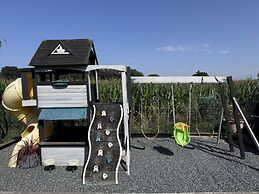 Spacious Retreat for 12 With Spa Option