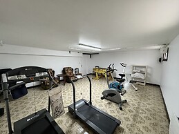 Spacious Group Stay Near Le Mans Circuit