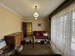 Spacious Group Stay Near Le Mans Circuit