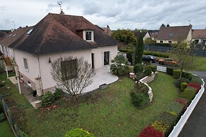 Spacious Group Stay Near Le Mans Circuit