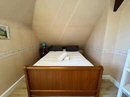 Spacious Group Stay Near Le Mans Circuit