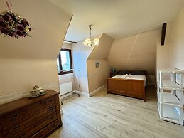 Spacious Group Stay Near Le Mans Circuit