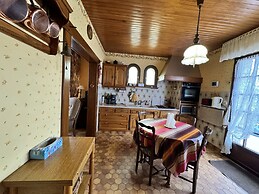 Spacious Group Stay Near Le Mans Circuit