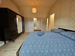 Spacious Group Stay Near Le Mans Circuit