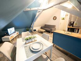 Chic Apartment Near City Center