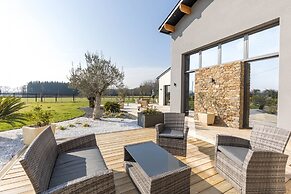 Villa in Saint-corneille With Private Jacuzzi