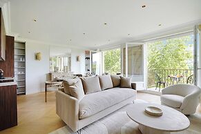 Luxurious Apartment - 2br- 6P Eiffel Tower View
