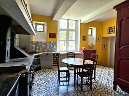 Elegant Chateau Escape for 2 - Nature & Calm
