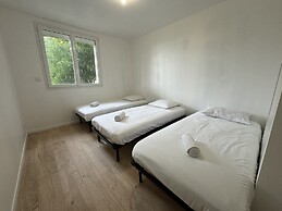 Peaceful Home With Terrace & Parking
