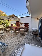 Paris Alacati Butik Otel