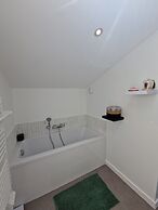 Chic & Central - Your Retreat in Le Mans