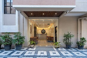 Hotel StayBird - Cove Kharadi