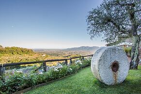 Tuscan Farmhouse With Infinity Pool Retreat