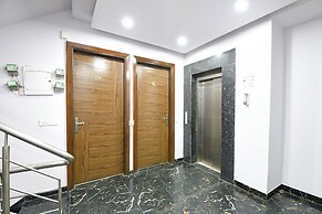 Fabhotel Skylight Inn