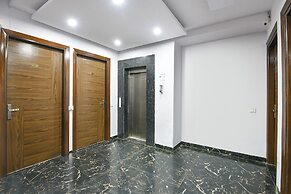 Fabhotel Skylight Inn