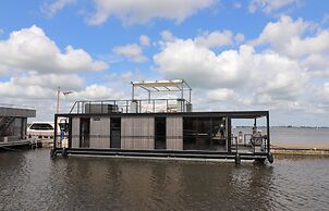 Houseboat With Sauna and Fantastic View