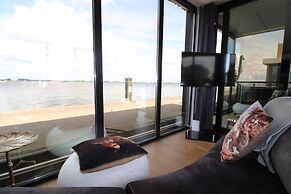 Houseboat With Sauna and Fantastic View