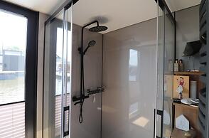 Houseboat With Sauna and Fantastic View