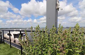 Houseboat With Sauna and Fantastic View