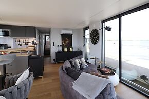 Houseboat With Sauna and Fantastic View