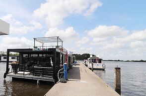 Houseboat With Sauna and Fantastic View