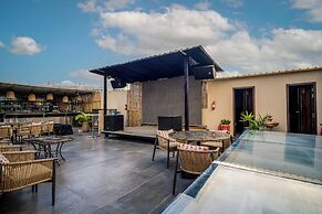ACR Luxury Hotel