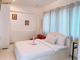 Luna Oslob Travellers Inn