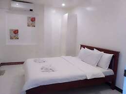 Luna Oslob Travellers Inn