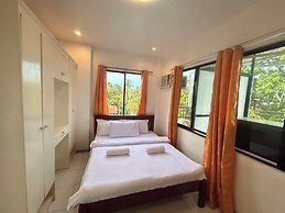 Luna Oslob Travellers Inn