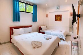Luna Oslob Travellers Inn