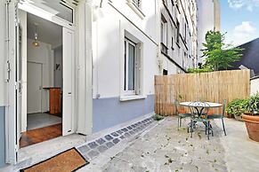 Cozy Studio With Terrace Near the Eiffel Tower
