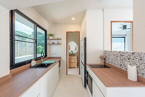 Stylish Rooftop Pool Villa Sea View V211